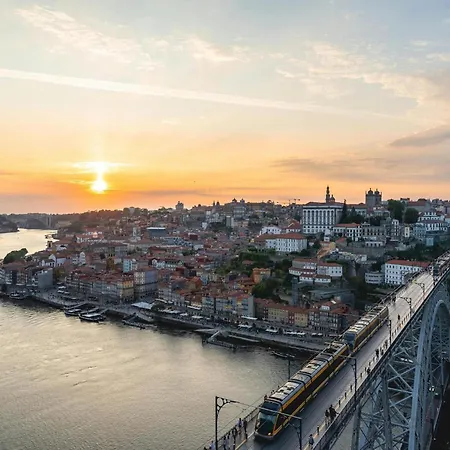 One-bedroom With Balcony In Bolhao Market * Porto