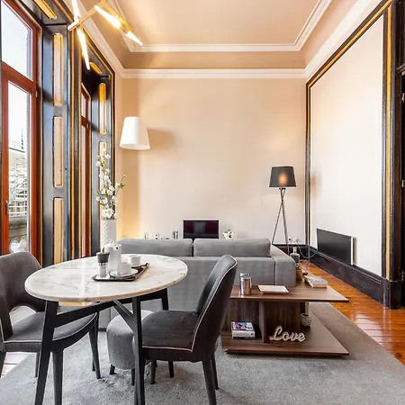 One-bedroom With Balcony In Bolhao Market *