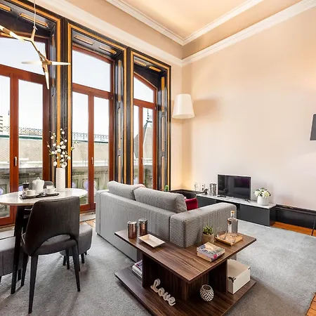 One-bedroom With Balcony In Bolhao Market Apartment