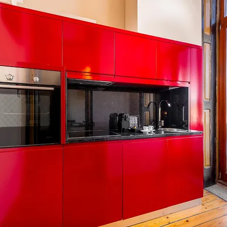 One-bedroom With Balcony In Bolhao Market Apartment *