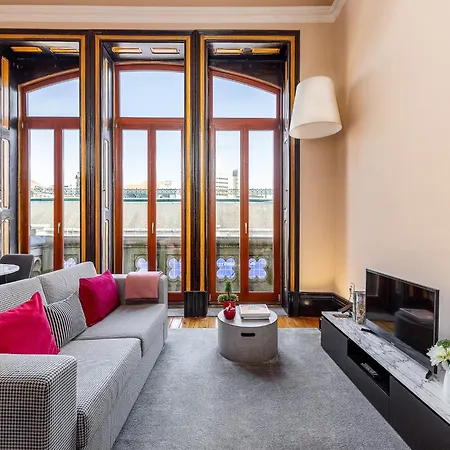 One-bedroom With Balcony In Bolhao Market * Porto